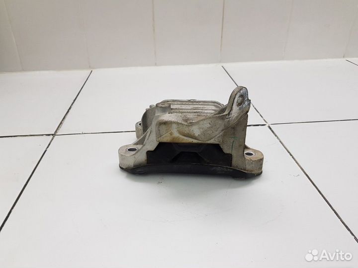 Опора двигателя левая (Chery Tiggo 8 Pro)