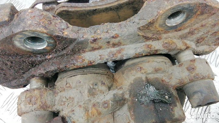 Суппорт передний левый Mercedes-Benz M-Класс W164