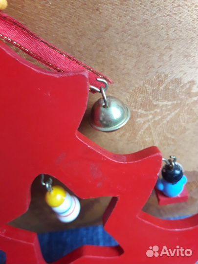 Новогодние игрушки и украшения