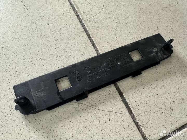 Кронштейн центральной консоли Каравелла Т5