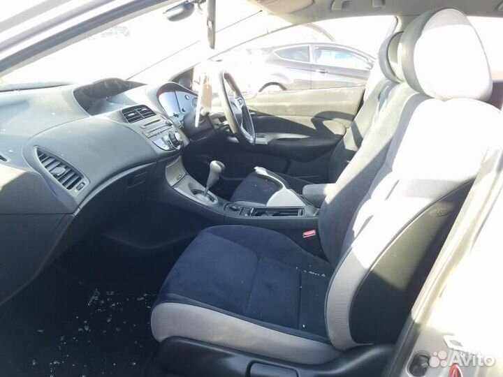 Разбирается Honda Civic 5D viii поколение 2008г