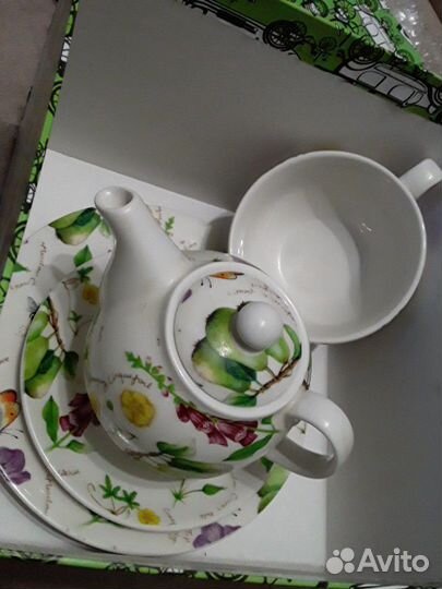 Сервиз новый чайный из 4-х предметов