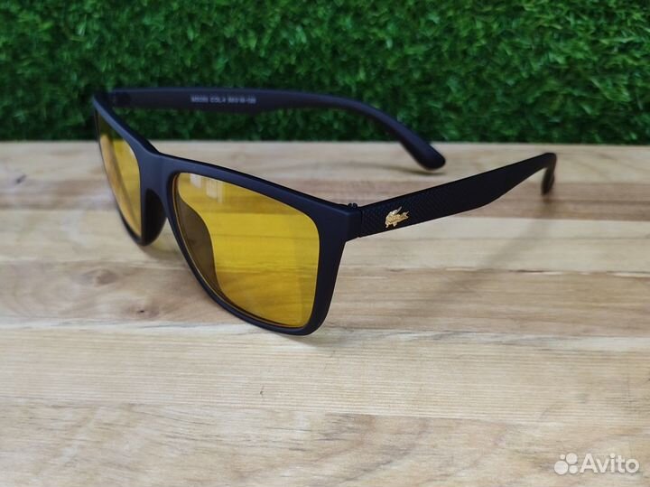 Солнцезащитные очки Lacoste