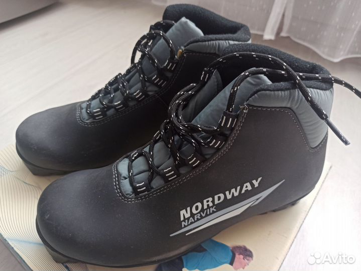 Лыжные ботинки