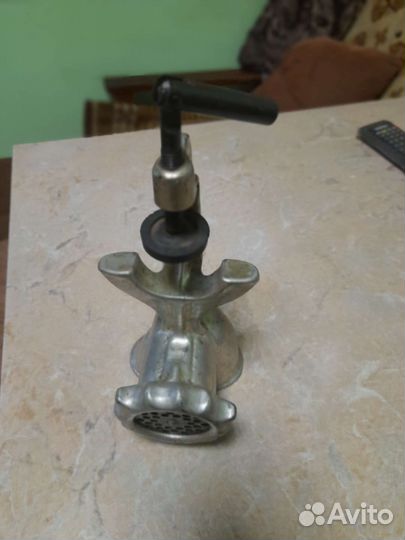 Мясорубка ручная СССР б/у,чугун