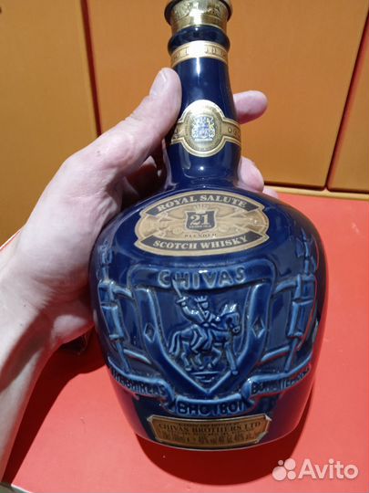 Фарфоровая бутылка