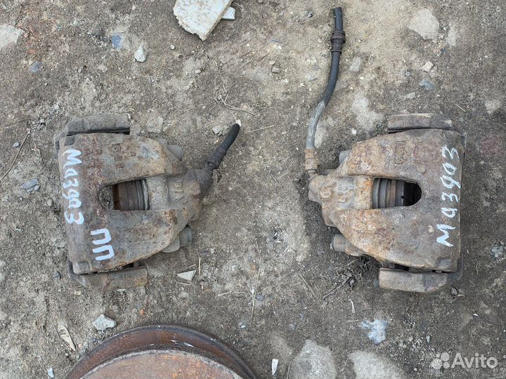 Mazda 3 bk суппорт передний правый