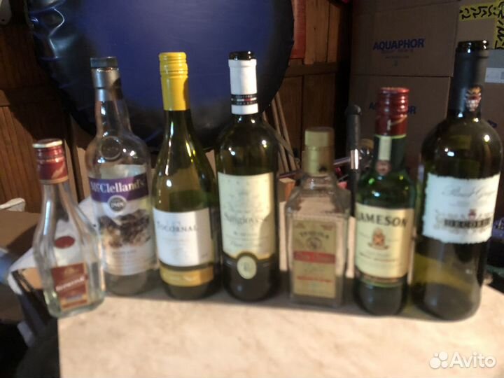 Бутылки пустые из под алкоголя