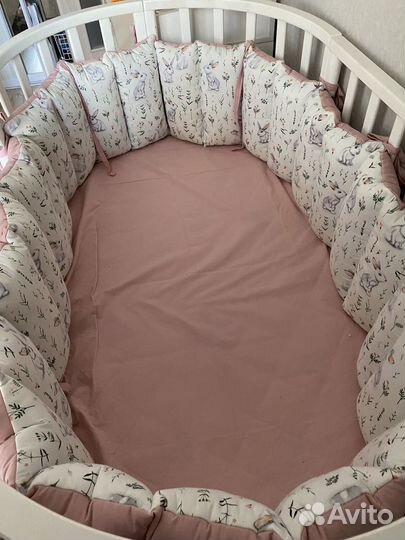 Детская кроватка с маятником круглая