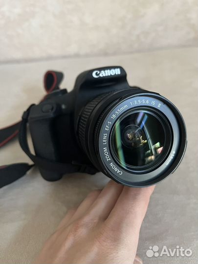 Зеркальный фотоаппарат Canon eos 2000d