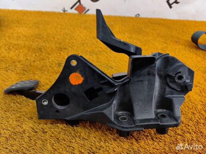 Педаль тормоза Renault Duster K9KR858 2021