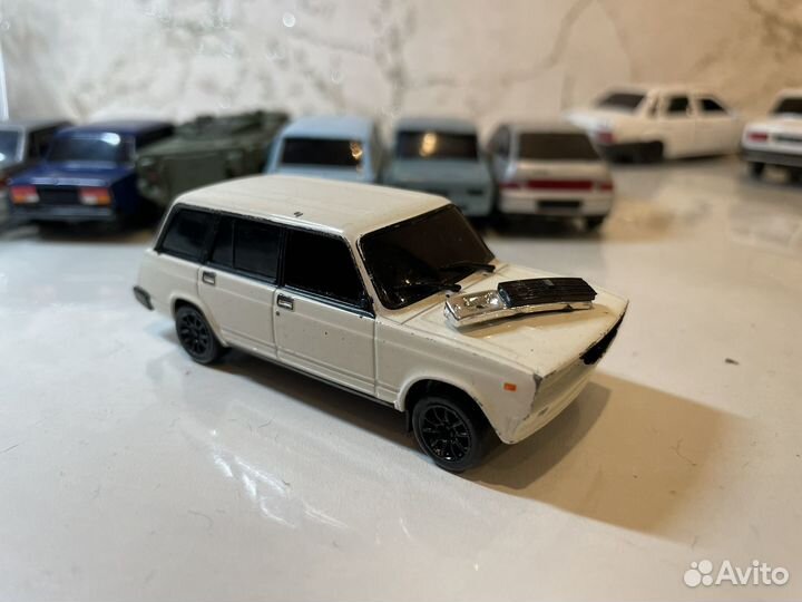 Модель автомобиля 1/43 ваз 2104