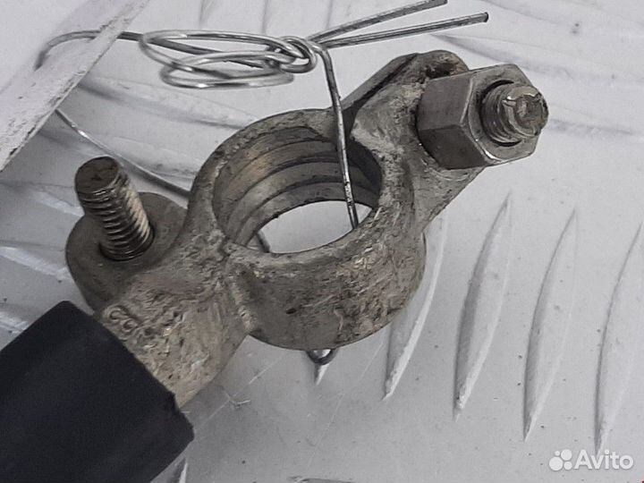 Клемма аккумулятора плюс Mercedes-Benz C-Класс