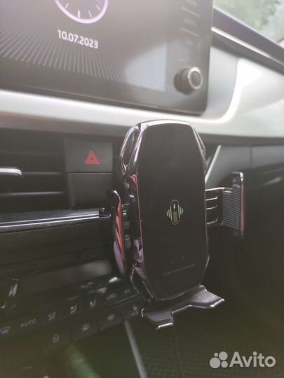 Держатель для телефона автомобильный с зарядкой