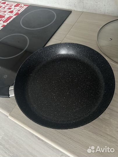 Сковородка новая с антипригарным покрытием