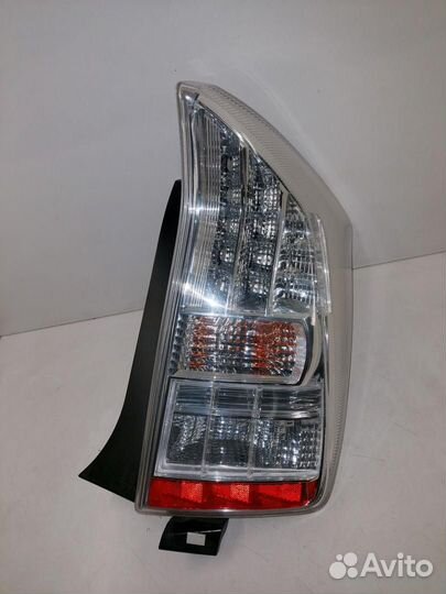 Фонарь задний правый Toyota Prius 3 ZVW30
