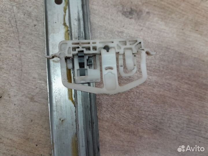 Стеклоподъемник передний правый Ford Fiesta Mk5 (2