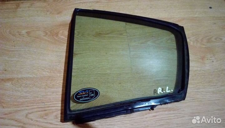 Стекло двери задней правой (форточка) Subaru Legac