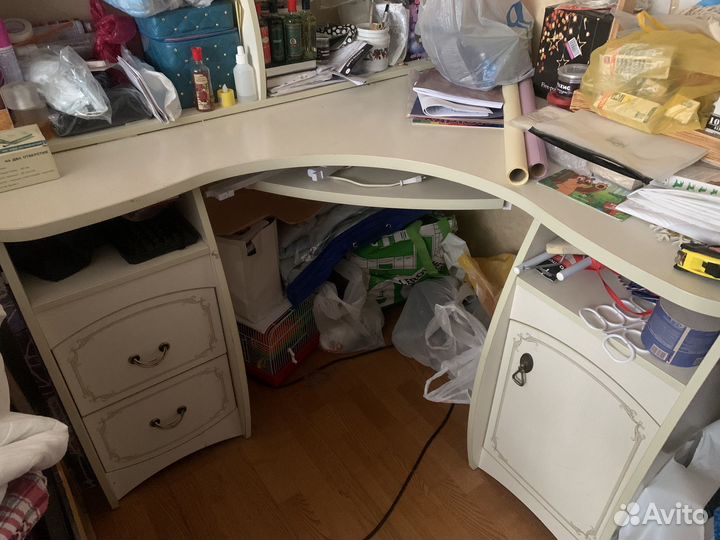 Угловой стол