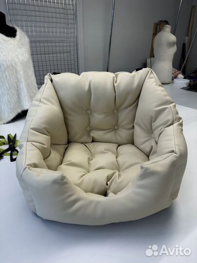 Автокресло для средних собак