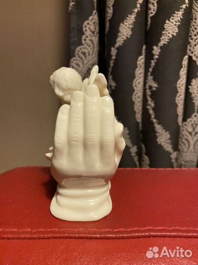 Статуэтка ангелочек в ладонях