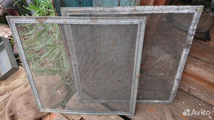 Улья, медогонка, пчёлоинвентарь