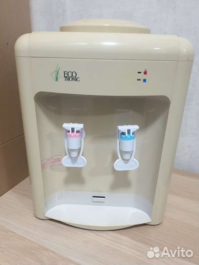 Кулер для воды напольный