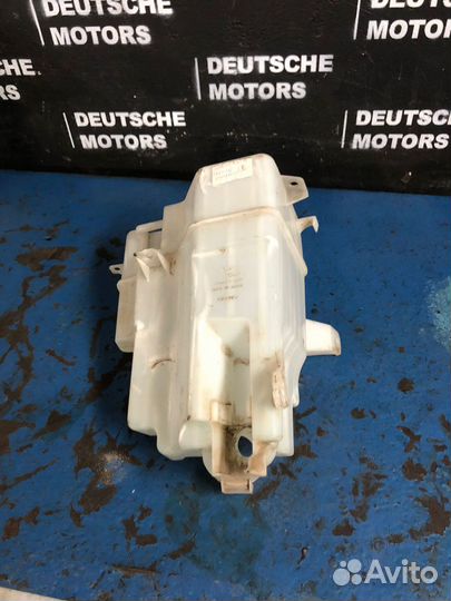 Бачок омывателя Toyota RAV4