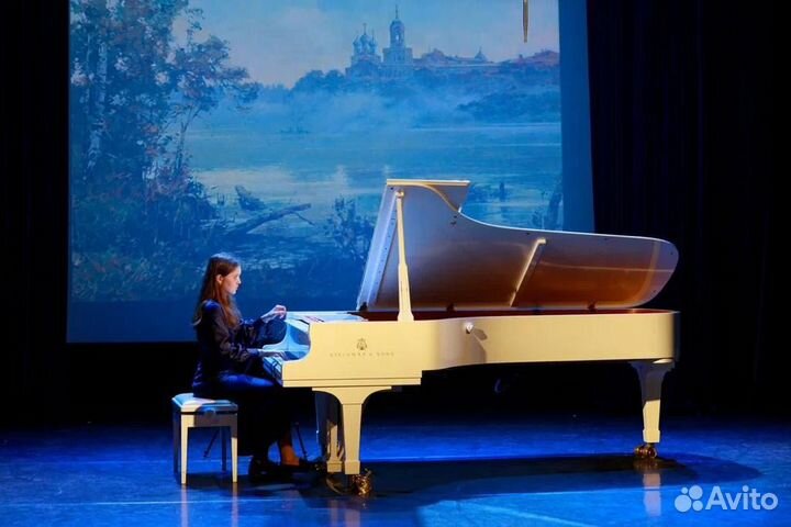 Преподаватель фортепиано и сольфеджио