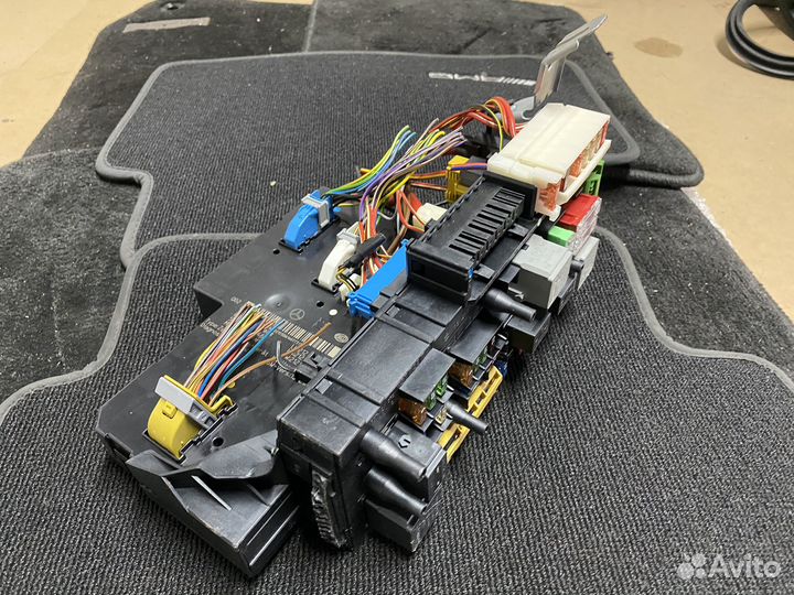 Блок предохранителей задний Mercedes A2129004122