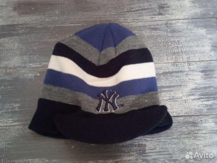 Шапка новая с козырьком весна/ осень для парня