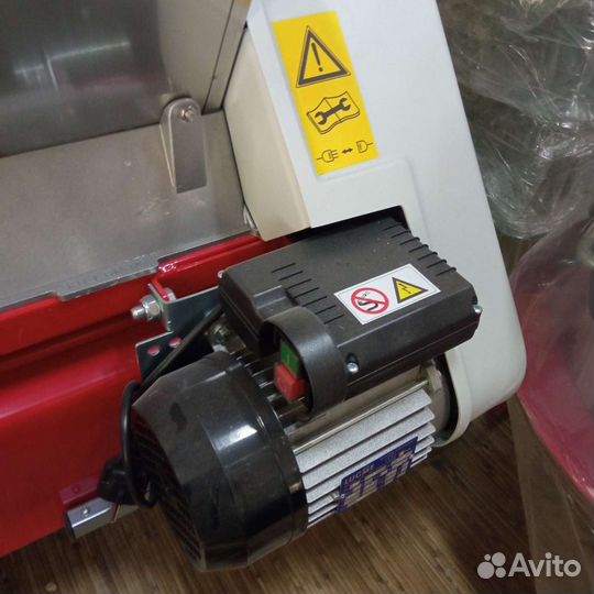 Электрический гребнеотделитель-измельчитель Италия