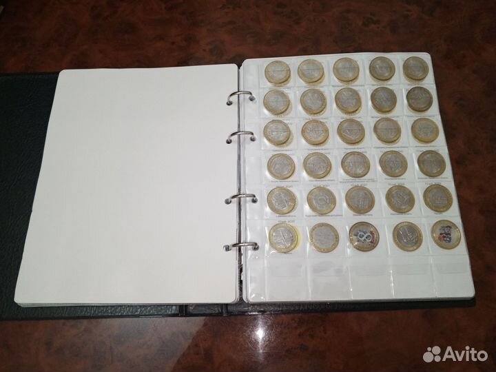 Альбом для юбилейных монет. Подарок