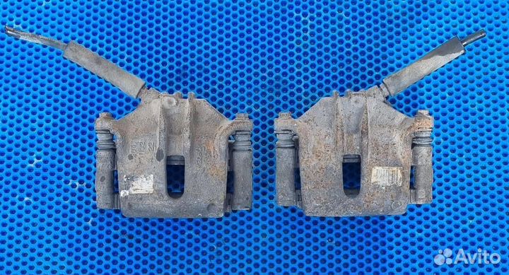 Суппорта передние Peugeot 307