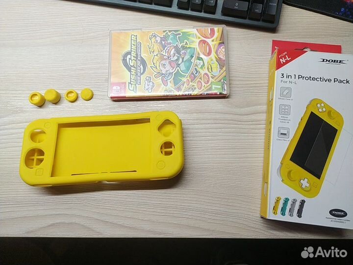 Чехол от Nintendo switch lite + игра