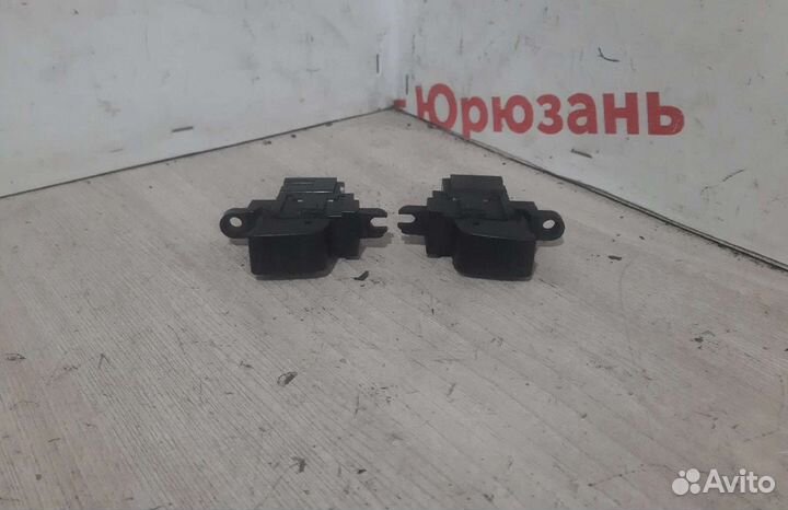 Кнопка стеклоподъемника задняя Nissan Presage U30