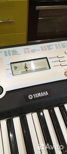 Синтезатор Yamaha R200