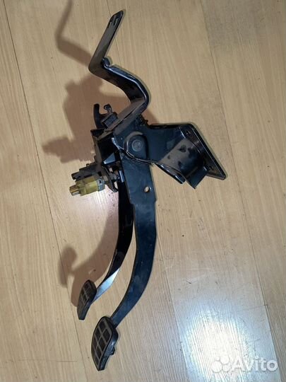 Педальный узел газ тормоз сцепление Chery QQ6 S21