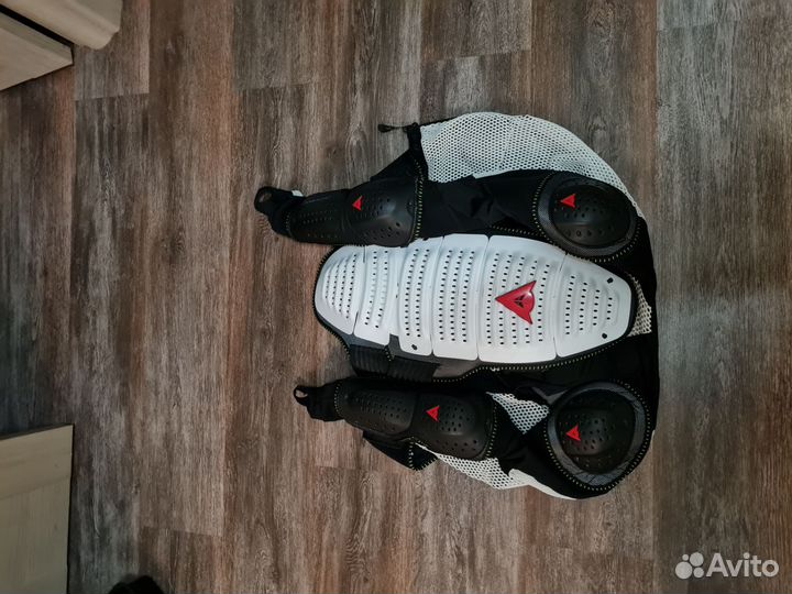 Защита для сноуборда комплексная Dainese