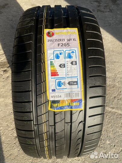 Minerva F205 255/35 R19