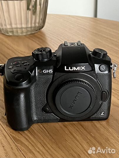 Продам panasonic lumix gh5