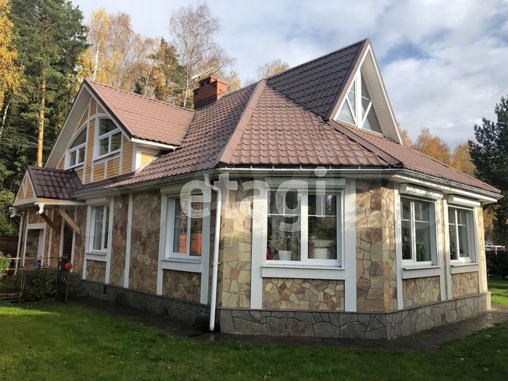 Дом 278 м² на участке 7,2 сот.