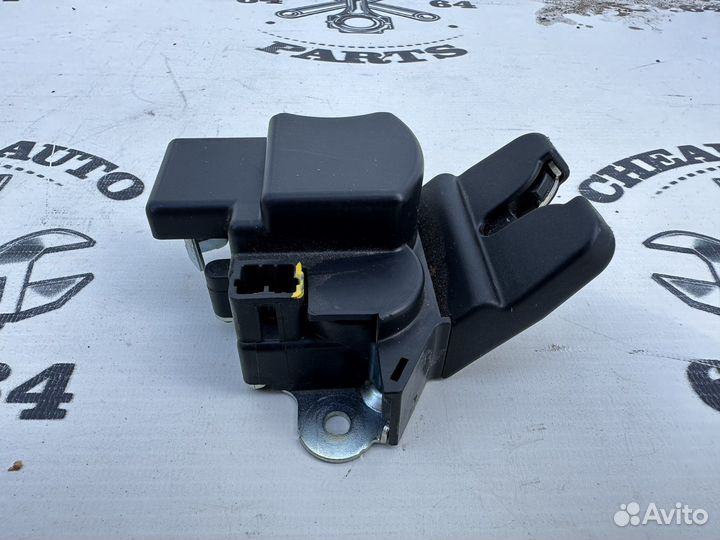 Замок крышки багажника Hyundai Solaris 1/Kia Rio 3