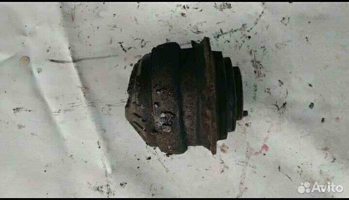 Подушка двигателя Мерседес W202 diesel