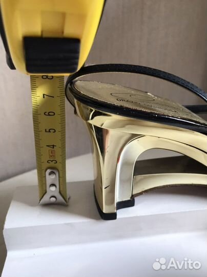 Сланцы/босоножки на танкетке