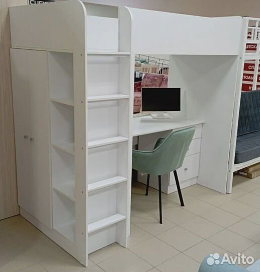 Детская кровать чердак со столом и шкафом