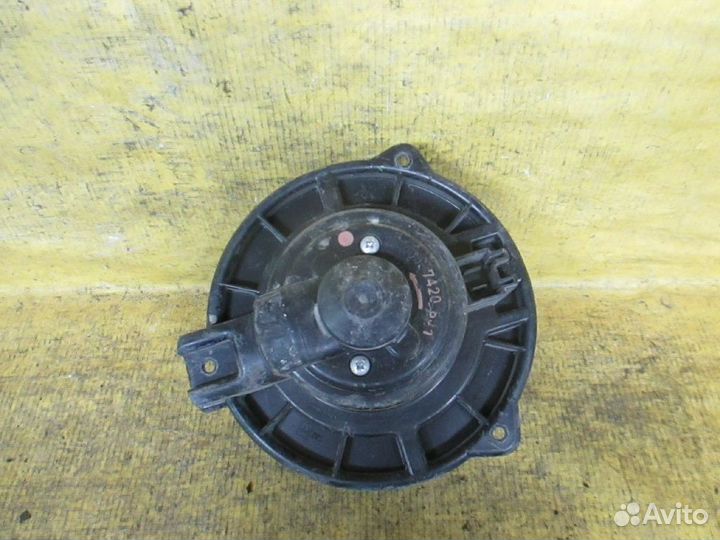 Мотор печки на Toyota Probox NCP51V