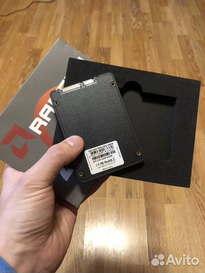 Новый SSD диск на 256 gb