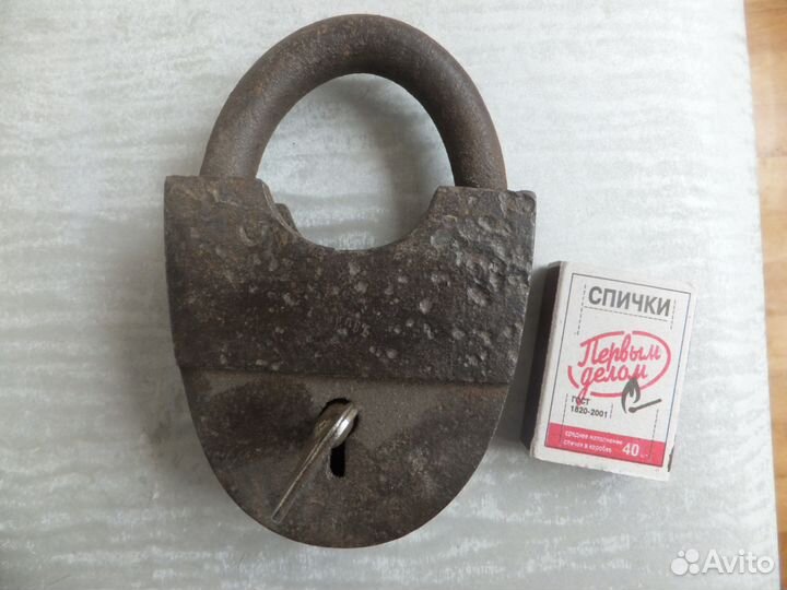 Кованый замок 19-века