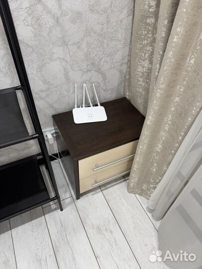 Кровать и тумба